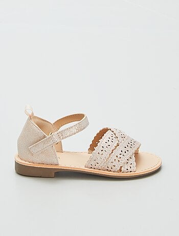 Sandales à brides ajourées