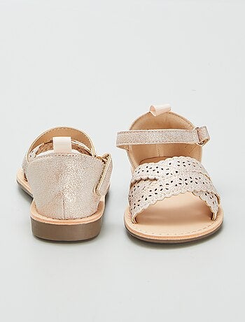 Sandales à brides ajourées