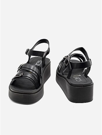 Sandales à brides multiples