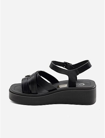 Sandales à brides multiples