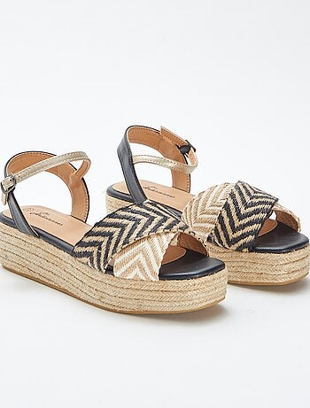 Sandales à semelles et brides en cordes