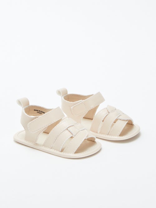 Sandales avec lanières croisées - Kiabi