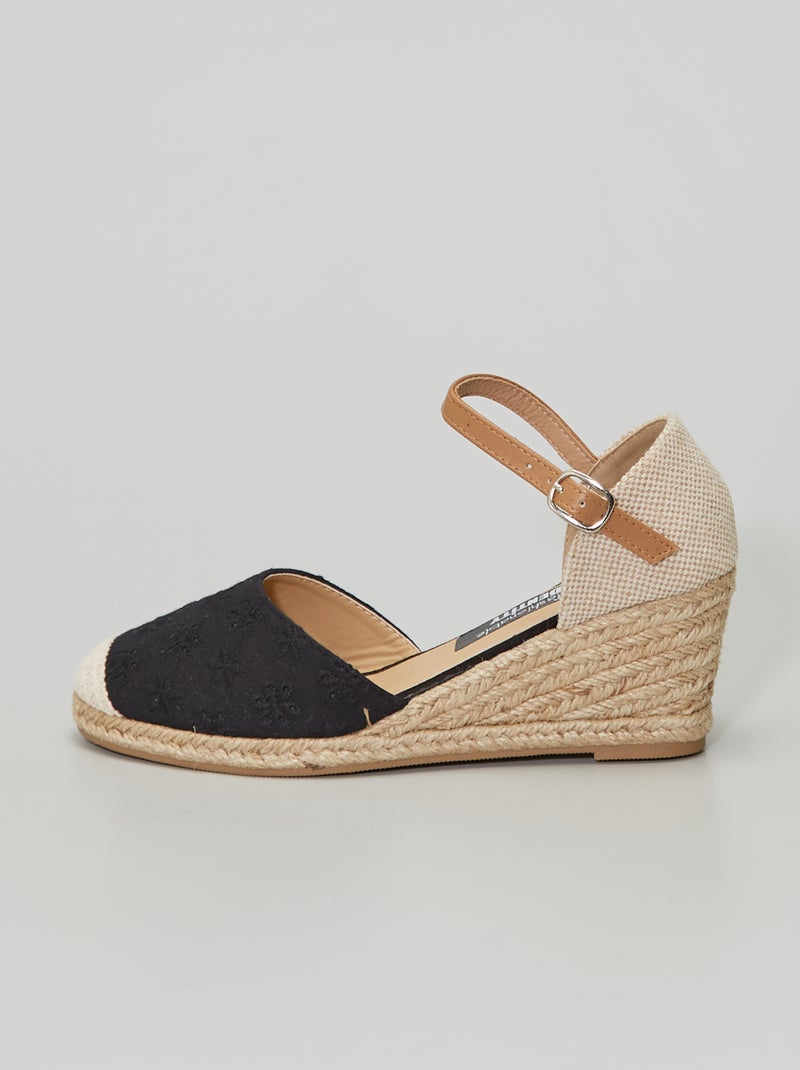 Sandales compensées broderies anglaises noir - Kiabi
