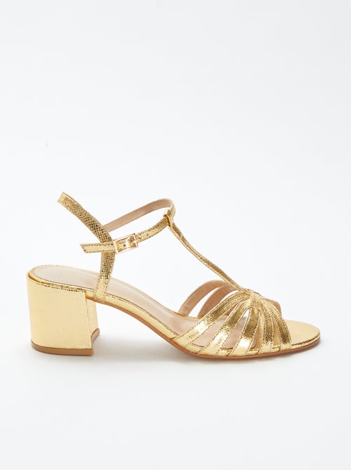 Sandales dorées avec talon carré - Kiabi