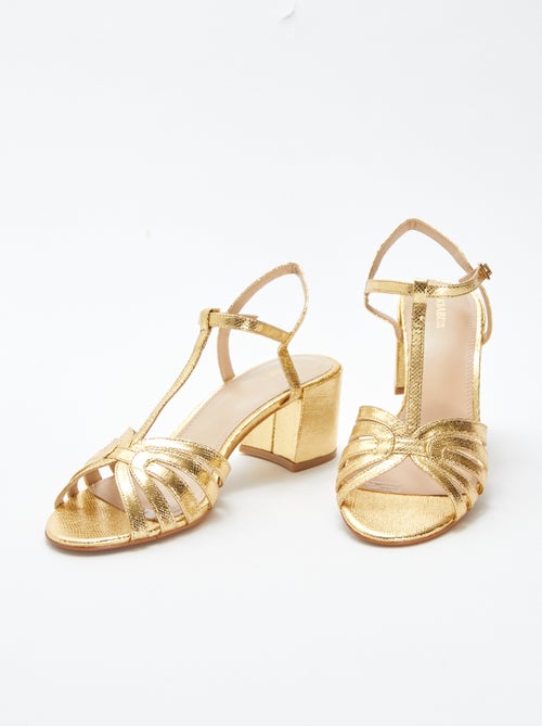 Sandales dorées avec talon carré - Kiabi