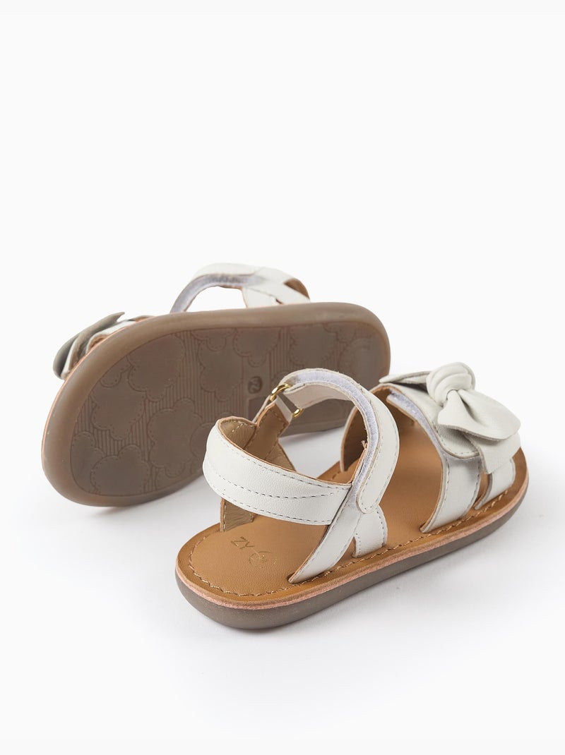 Sandales en cuir avec nœud décoratif Blanc - Kiabi