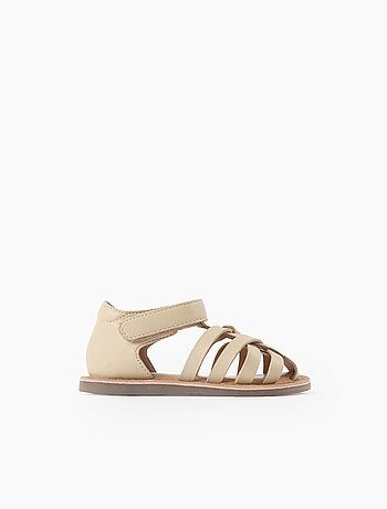 Sandales en cuir fermées avec lanières croisées