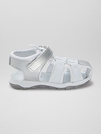 Sandales fermées à scratch