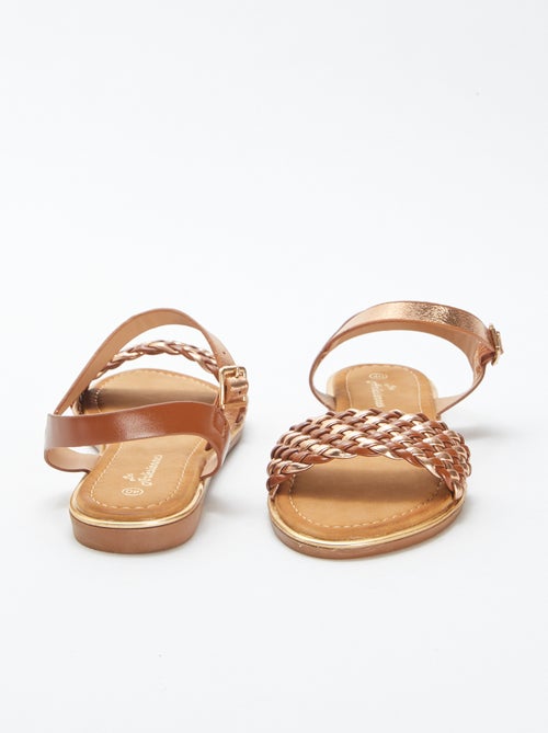 Sandales plates avec brides à boucle - Kiabi