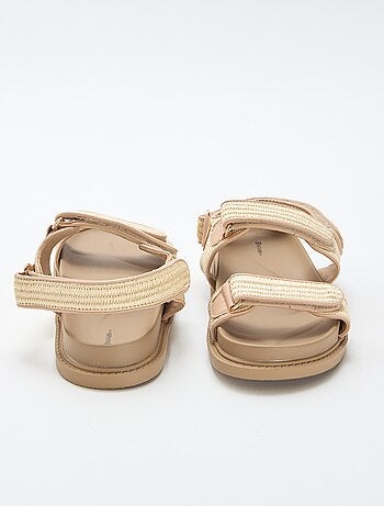 Sandales plates avec brides en paille