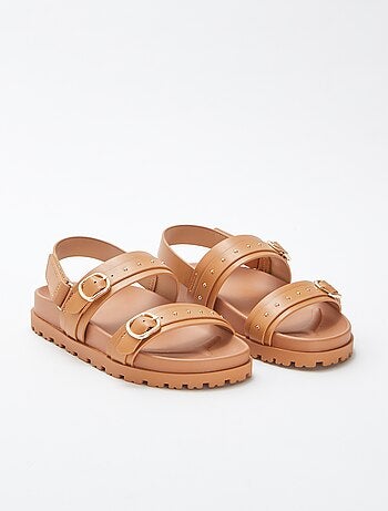 Sandales plates avec clous décoratifs