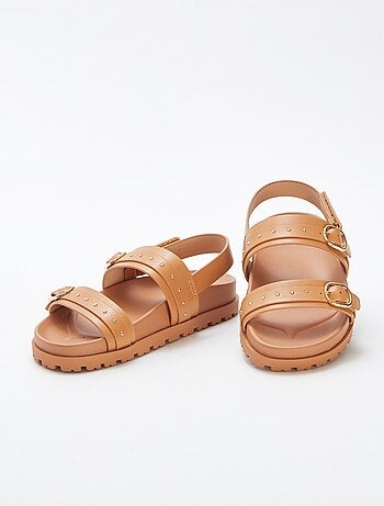 Sandales plates avec clous décoratifs