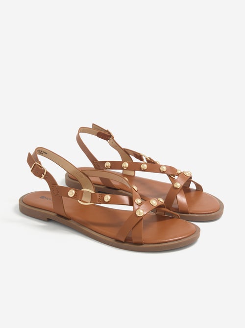Sandales plates avec détails clous - Kiabi