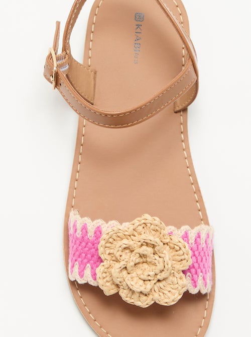 Sandales plates avec fleurs fantaisies - Kiabi