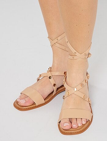 Sandales plates cloutées - Kiabi