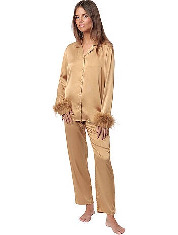 Satijnen pyjama met afneembaar overhemd en veren broek plumas marabu luxe