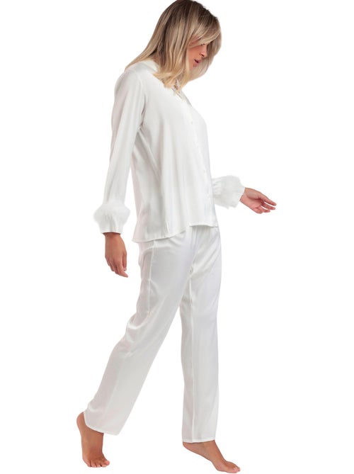 Satijnen pyjama met afneembaar overhemd en veren broek plumas marabu luxe - Kiabi Satijnen pyjama met afneembaar overhemd en veren broek plumas marabu luxe - Kiabi