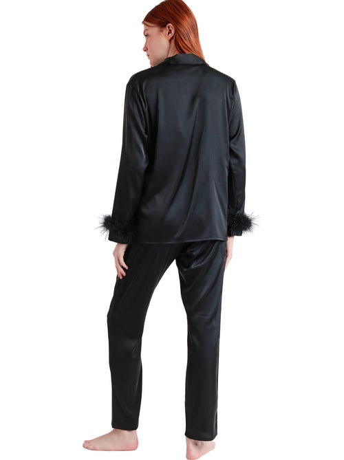 Satijnen pyjama met afneembaar overhemd en veren broek plumas marabu luxe - Kiabi Satijnen pyjama met afneembaar overhemd en veren broek plumas marabu luxe - Kiabi
