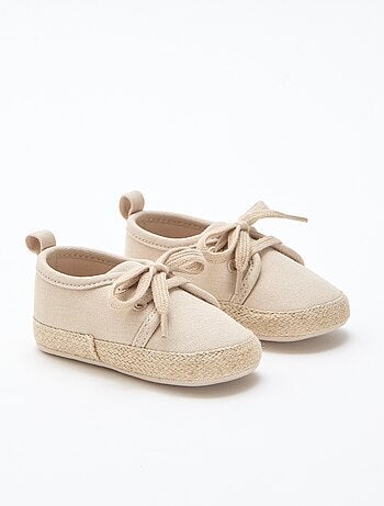 Schoenen met veters van stof