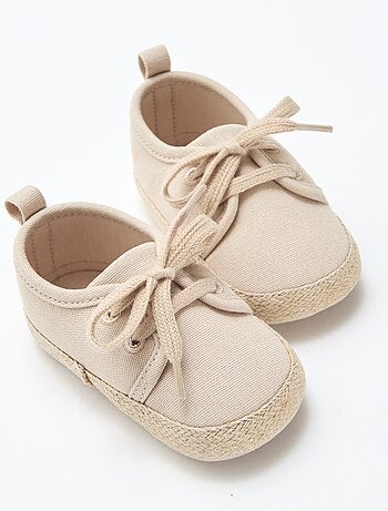 Schoenen met veters van stof