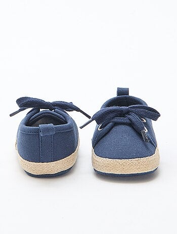 Schoenen met veters van stof