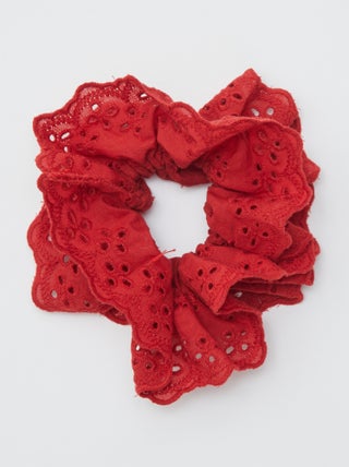Scrunchie met broderie anglaise