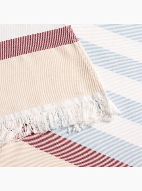 Serviette paréo de plage, tissu en relief, fouta - Gamusi. - Kiabi Serviette paréo de plage, tissu en relief, fouta - Gamusi. - Kiabi