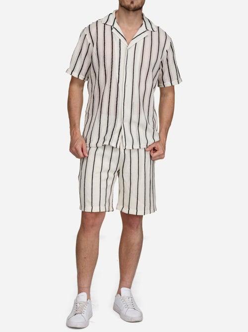 Set bestaande uit een gestreept overhemd en een gestreepte korte broek - Frilivin - Kiabi Set bestaande uit een gestreept overhemd en een gestreepte korte broek - Frilivin - Kiabi