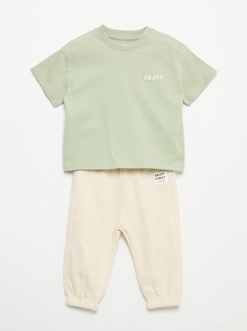 Set met T-shirt en sporttrainingbroek - Kiabi Set met T-shirt en sporttrainingbroek - Kiabi