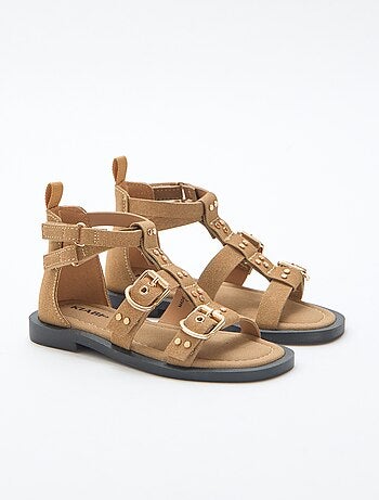 Set platte sandalen met bandjes met studs