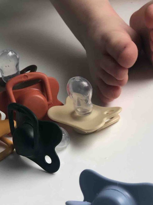 Set van 2 anatomische siliconen fopspenen 6 maanden en ouder - Kiabi