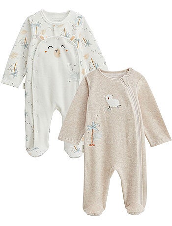 Set van 2 babypyjama's van velours in de kleur hazelnoot.