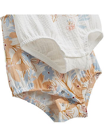 Set van 2 babyrompertjes van pralinekleurig katoengaas.