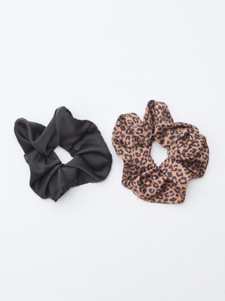 Set van 2 gesatineerde scrunchies