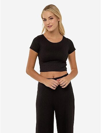 Set van gebreide crop top en elastische broek met riem