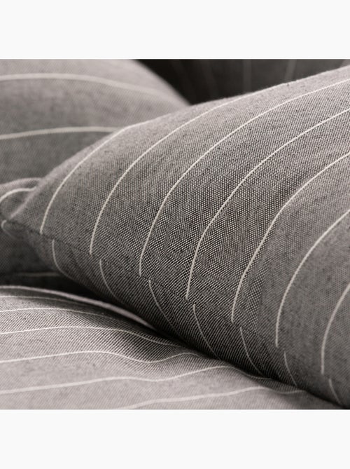 Set van twee katoenen kussenhoezen met reliëfdraad, getextureerde stof. - Kiabi Set van twee katoenen kussenhoezen met reliëfdraad, getextureerde stof. - Kiabi