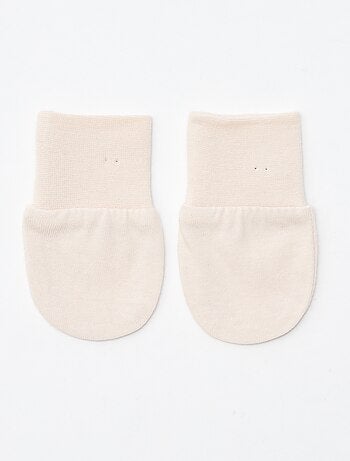 Setje met 2 paar babywantjes om krabwondjes te voorkomen