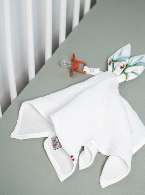 Sevira kids | doudou lapin attache tétine en gaze de coton safari - Kiabi Sevira kids | doudou lapin attache tétine en gaze de coton safari - Kiabi