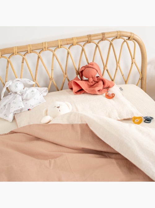 Sevira kids | parure de lit bébé réversible housse de couette et taie d'oreiller en lin lavé - Kiabi Sevira kids | parure de lit bébé réversible housse de couette et taie d'oreiller en lin lavé - Kiabi