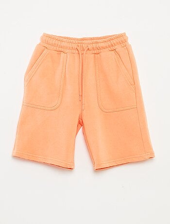 Short à grandes poches