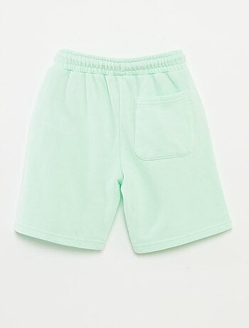 Short à grandes poches