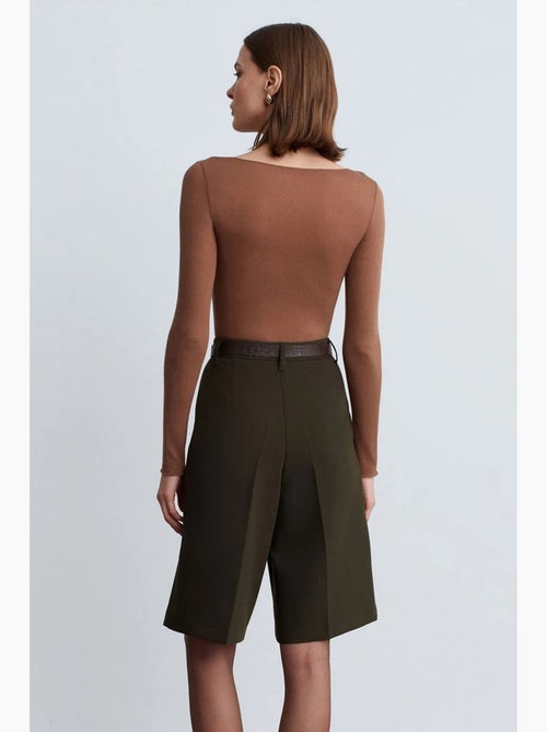 Short à taille haute, ceinture et jambe large dilvin - Kiabi Short à taille haute, ceinture et jambe large dilvin - Kiabi