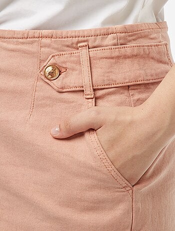 Short avec boutons dorés