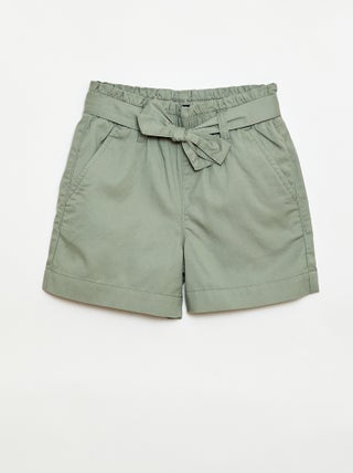 Short avec ceinture nouée