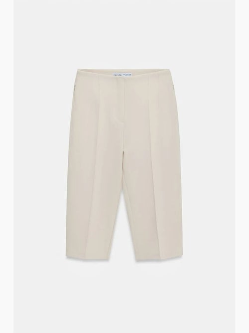 Short capri droit taille haute avec fente dilvin - Kiabi Short capri droit taille haute avec fente dilvin - Kiabi