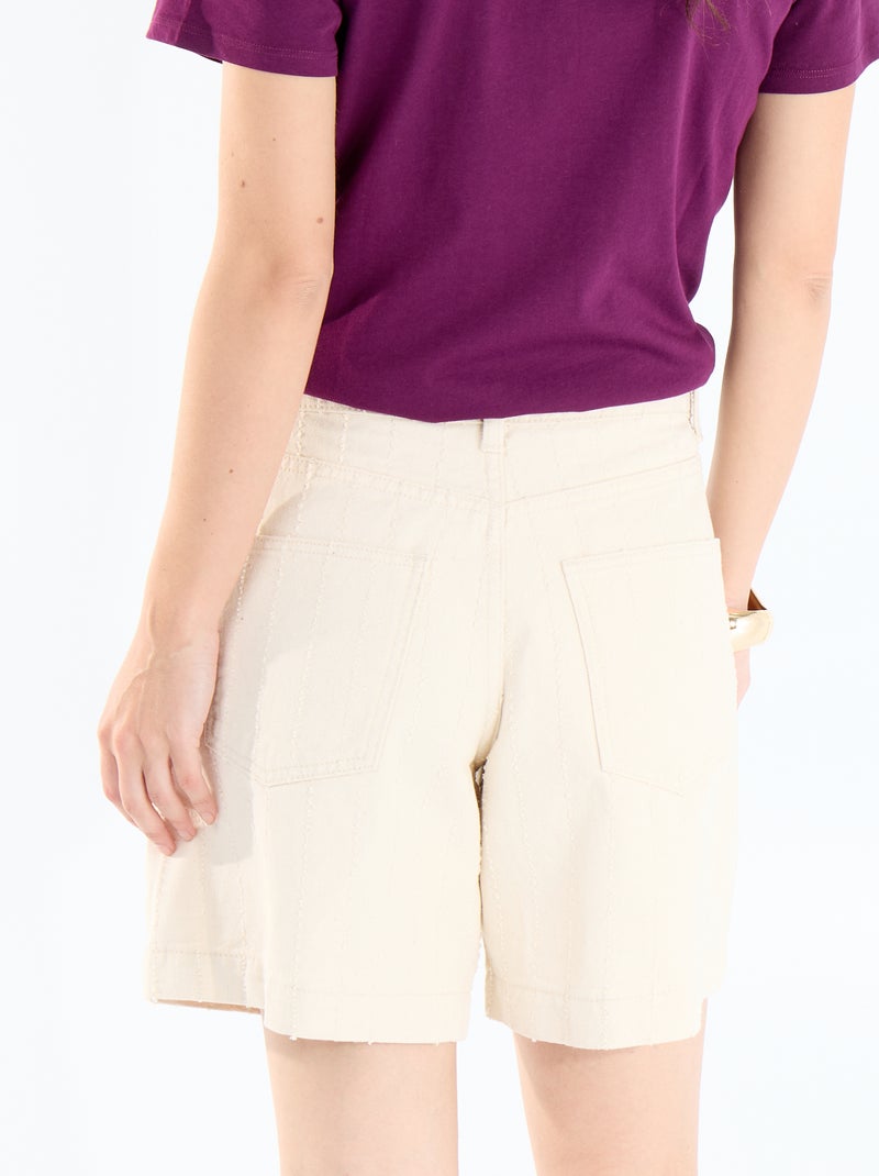 Short coupe courte avec surpiqûres fantaisies Beige - Kiabi