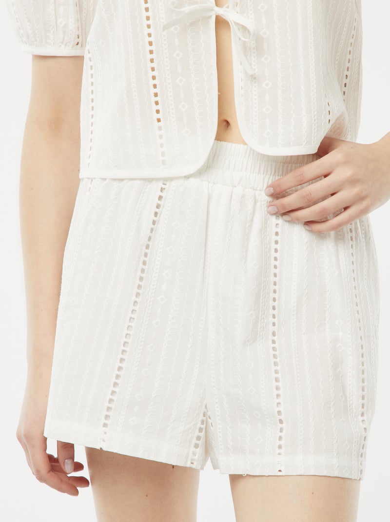 Short court avec broderies et maille ajourée BLANC - Kiabi