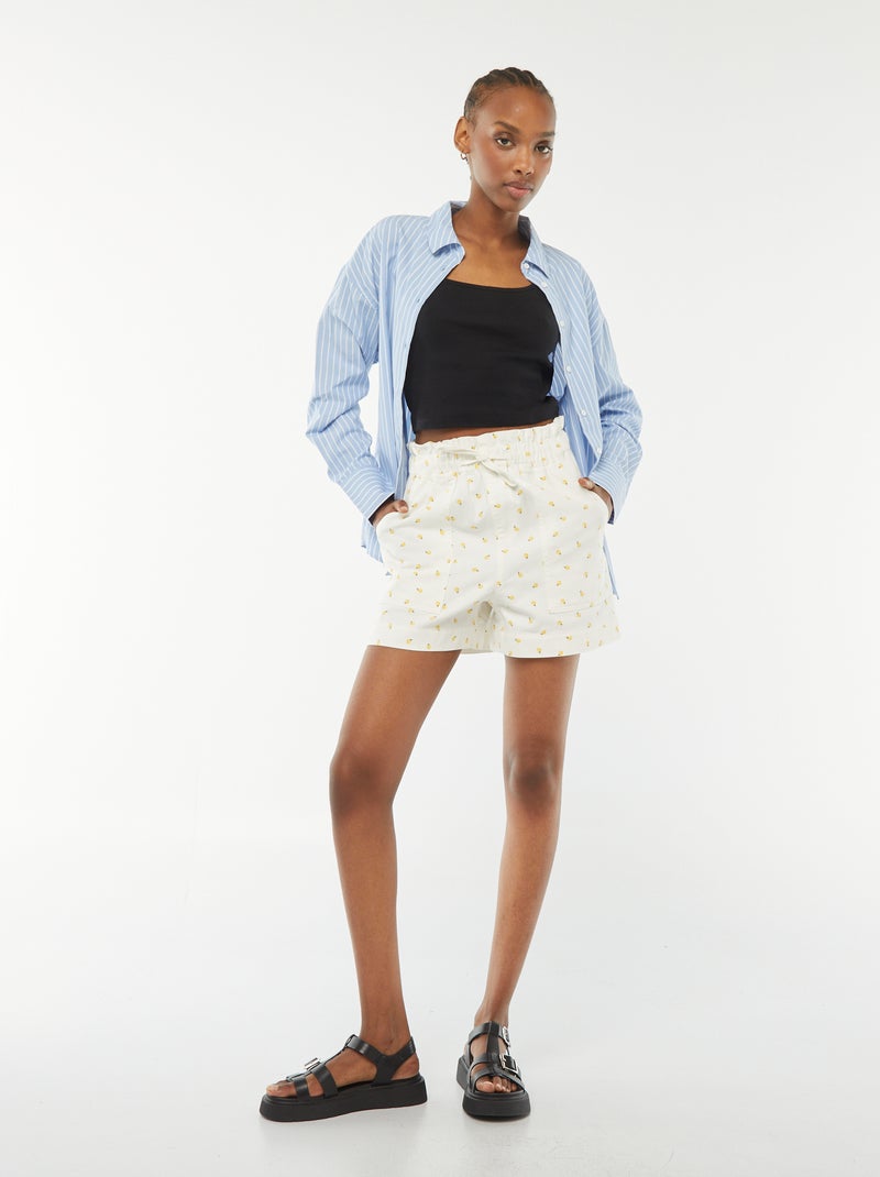 Short court en denim avec grandes poches plaquées Blanc/jaune - Kiabi