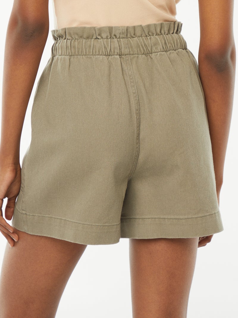 Short court en denim avec grandes poches plaquées Kaki - Kiabi