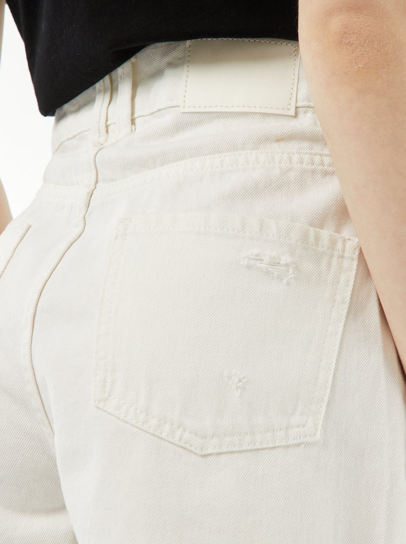 Short court en jean avec abrasions et finitions à cru Blanc - Kiabi